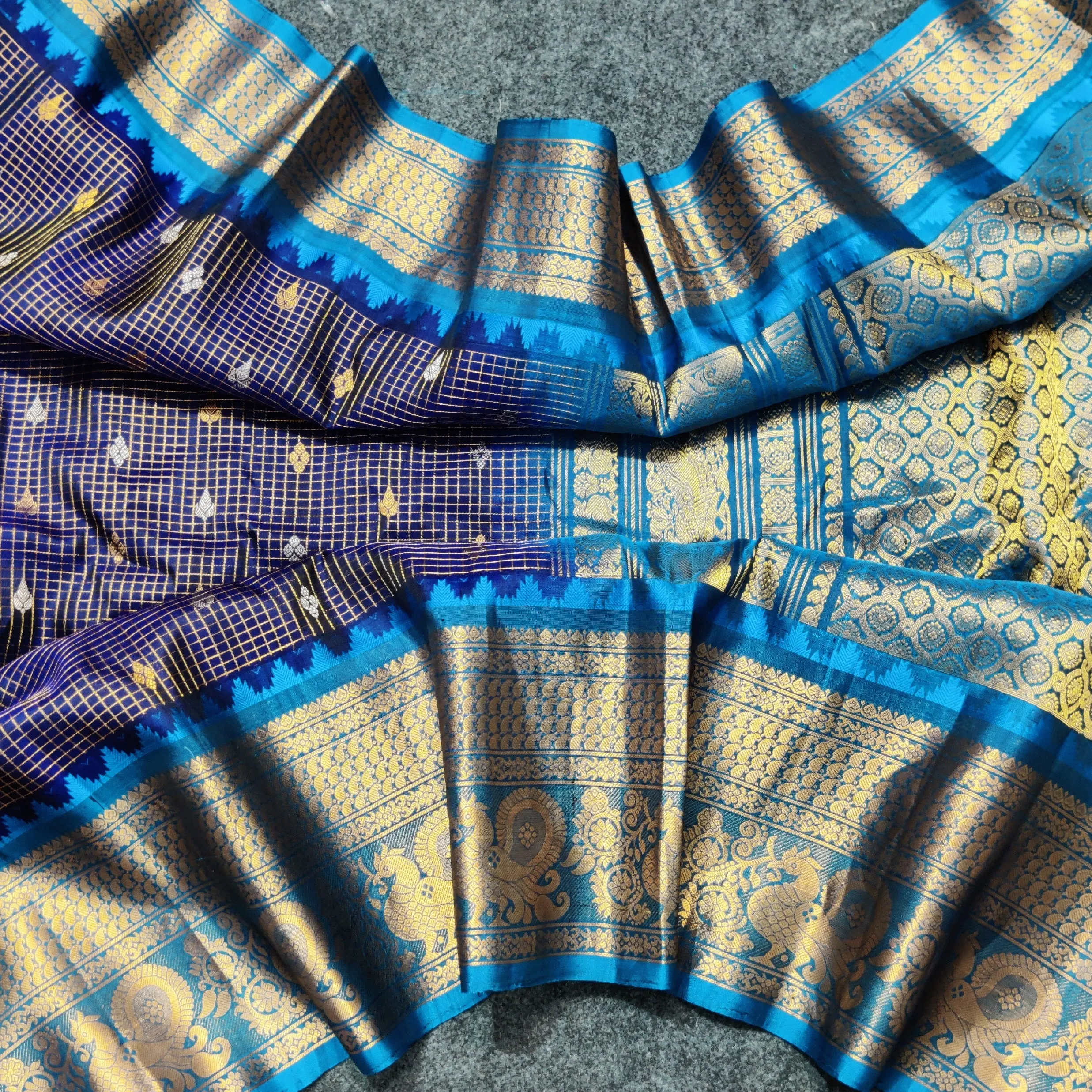 Gadwal Puresilk check sarees - GPS50