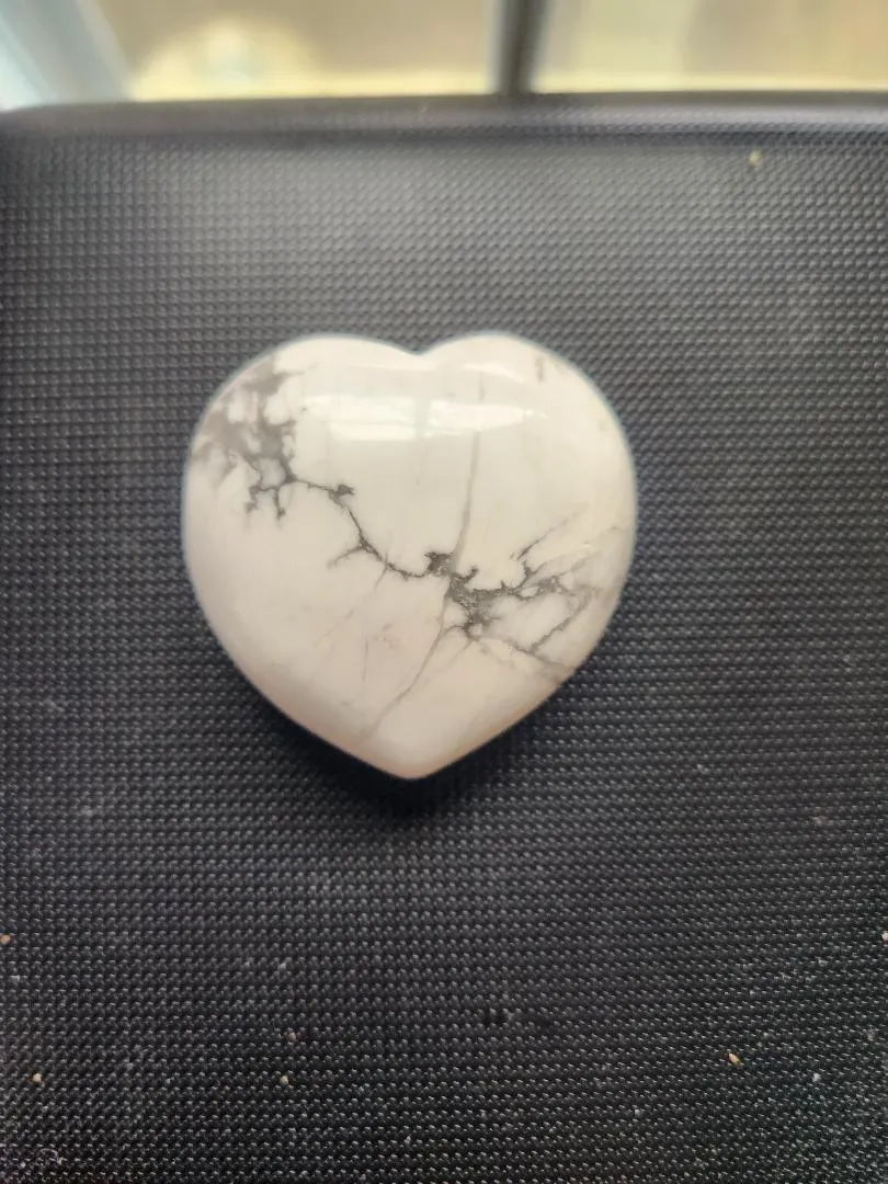 Howlite Heart Stone