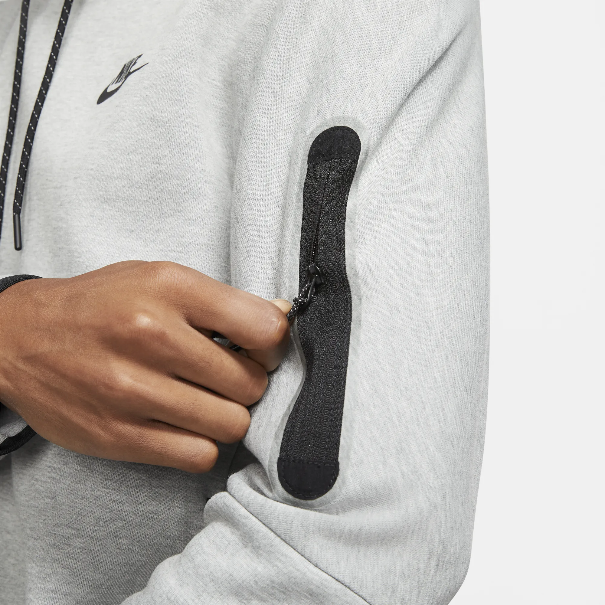 NIKE SPORTSWEAR TECH FLEECE