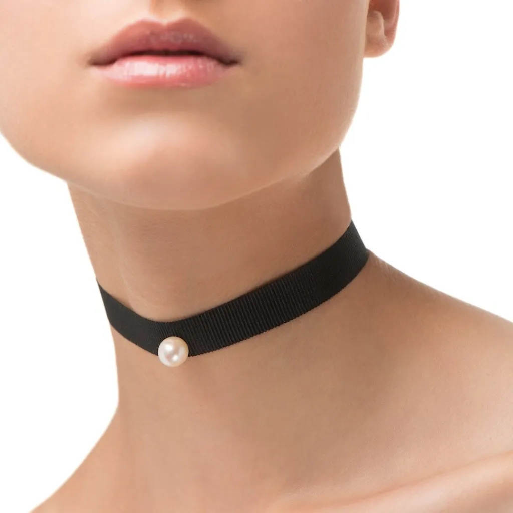 Omnia Solitaire Choker - White Pearl - Black Ribbon