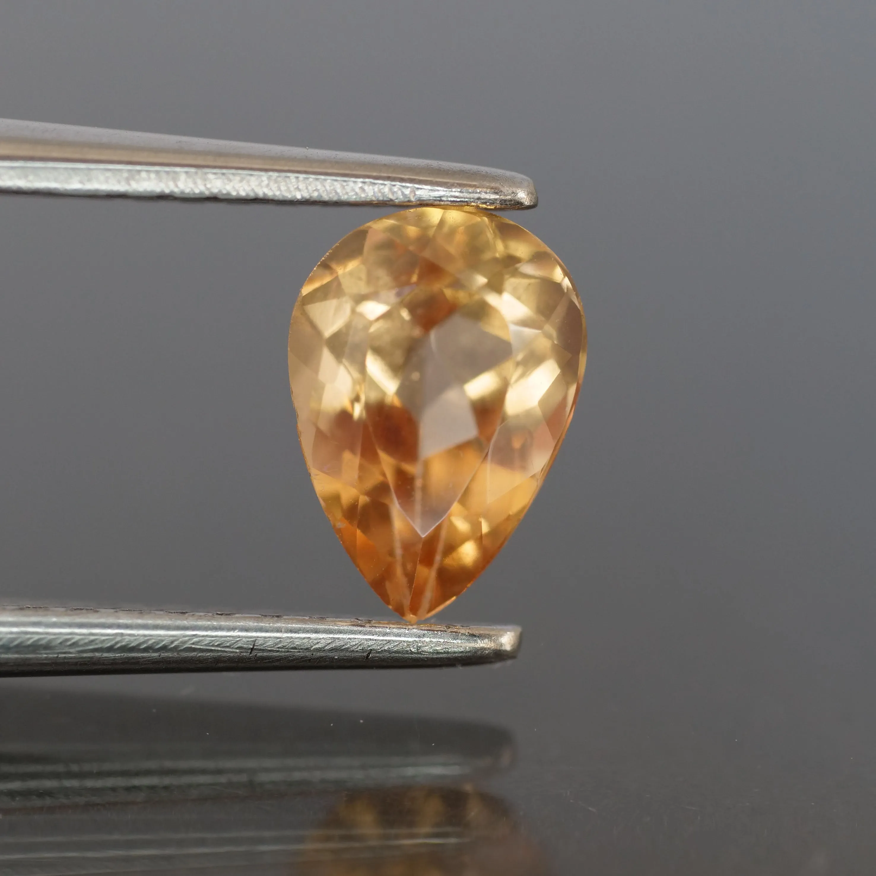 Topaz imperial | natural, peach color, pear cut 7x5 mm, VS, *0.8ct